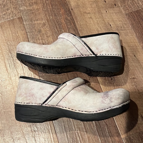 Dansko XP 2.0 Clogs - Picture 2 of 6